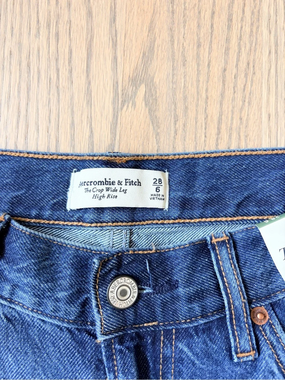 NWT Abercrombie & Fitch Cropped Wide Leg High Rise Jeans 90s Inspired Clean Girl